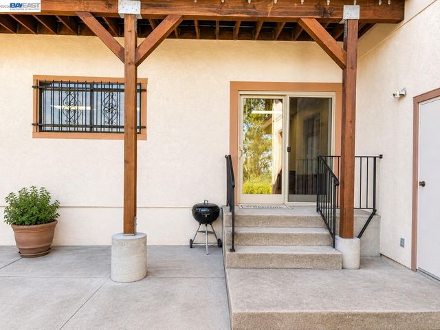 6727 Sunnyslope Ave, Castro Valley, CA 94552