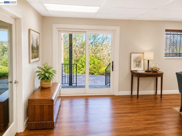 6727 Sunnyslope Ave, Castro Valley, CA 94552