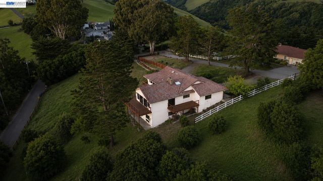 6727 Sunnyslope Ave, Castro Valley, CA 94552