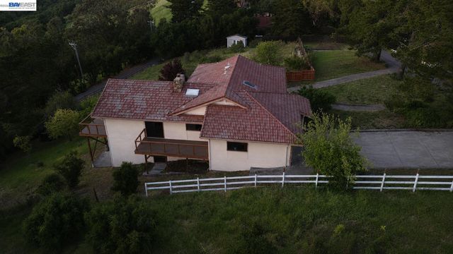 6727 Sunnyslope Ave, Castro Valley, CA 94552
