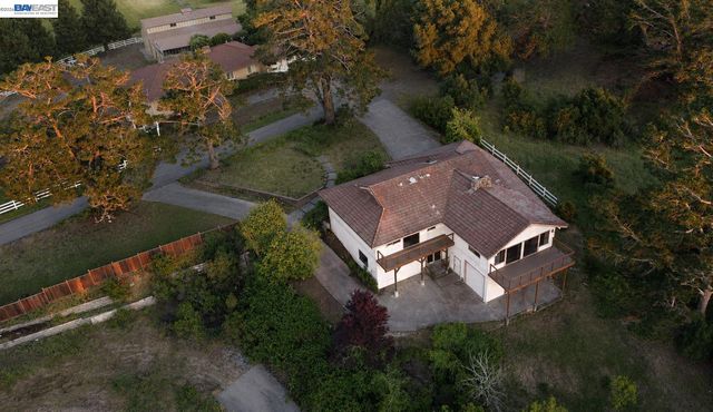6727 Sunnyslope Ave, Castro Valley, CA 94552