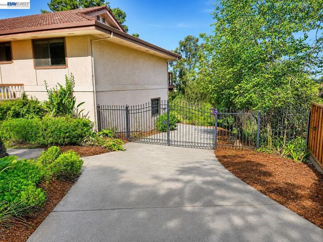 6727 Sunnyslope Ave, Castro Valley, CA 94552