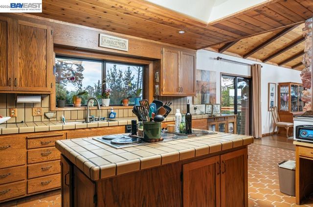 6727 Sunnyslope Ave, Castro Valley, CA 94552