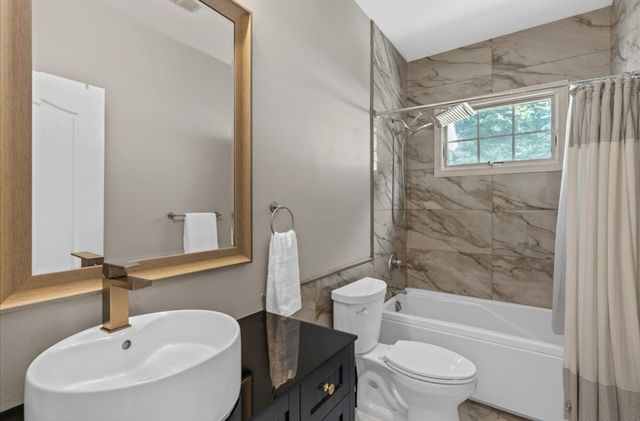 256 Hillcrest Rd, Marshfield, MA 02050