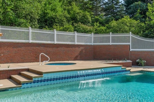256 Hillcrest Rd, Marshfield, MA 02050