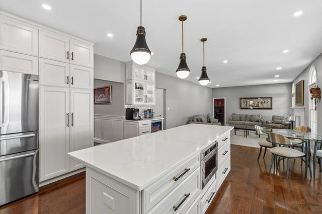 256 Hillcrest Rd, Marshfield, MA 02050