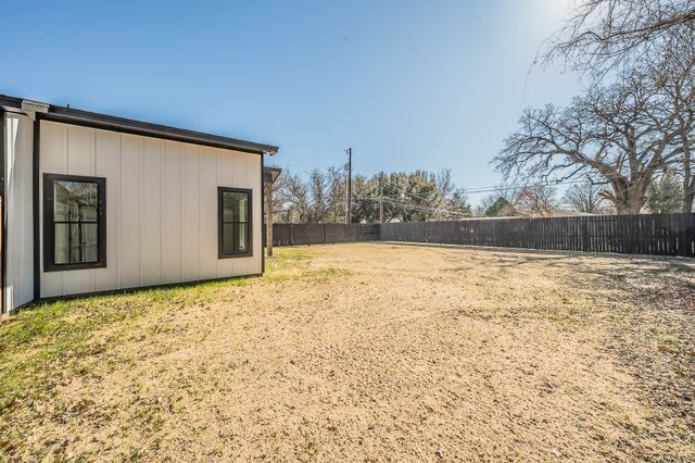 112 Stevens Street, Bridgeport, TX 76426