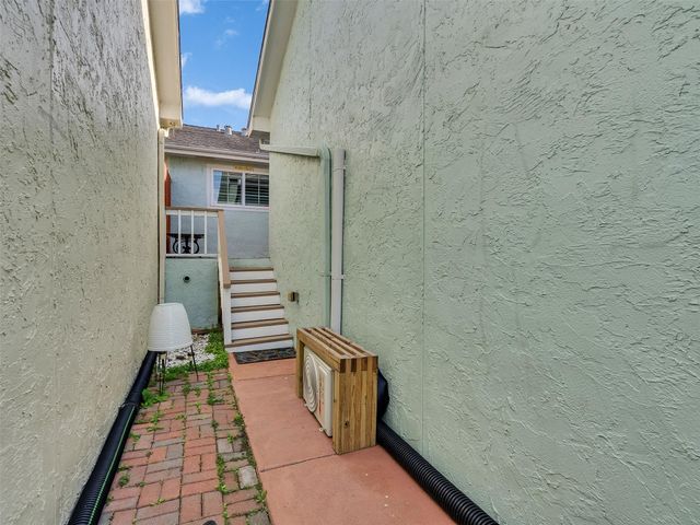 10109 Schaper Road, Galveston, TX 77554