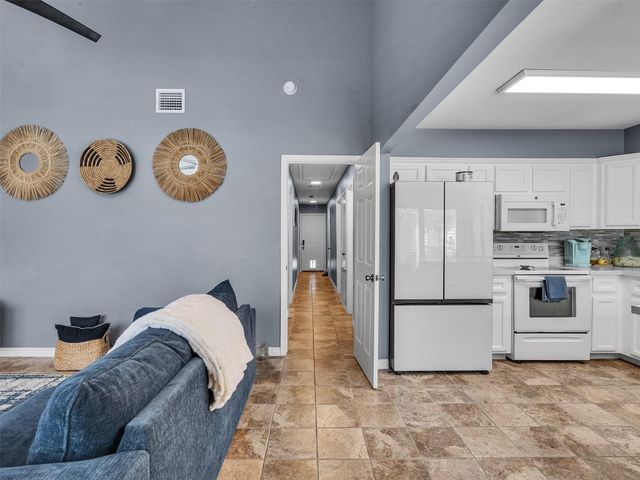 10109 Schaper Road, Galveston, TX 77554