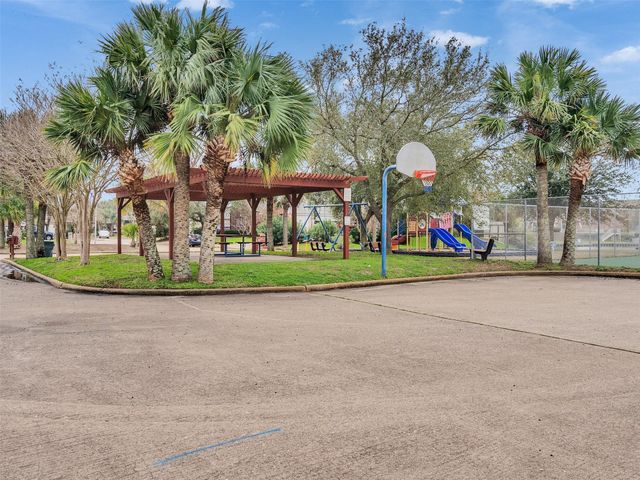 10109 Schaper Road, Galveston, TX 77554