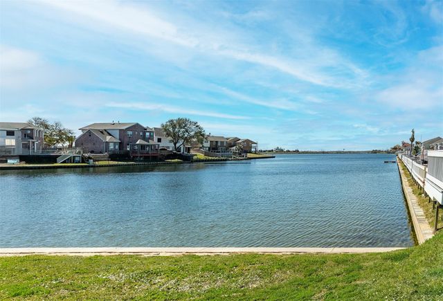 10109 Schaper Road, Galveston, TX 77554