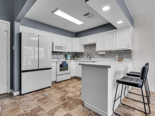 10109 Schaper Road, Galveston, TX 77554