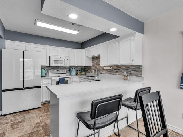 10109 Schaper Road, Galveston, TX 77554