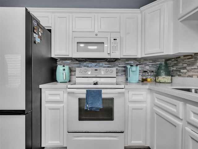 10109 Schaper Road, Galveston, TX 77554