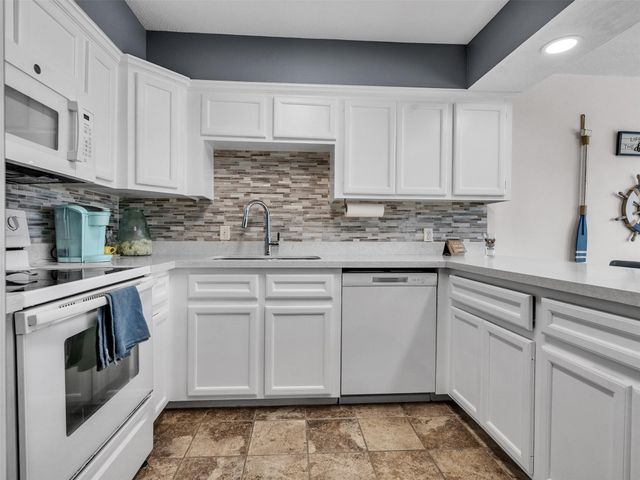 10109 Schaper Road, Galveston, TX 77554