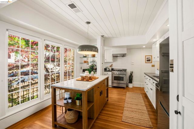1655 E 38th Street, Oakland, CA 94602