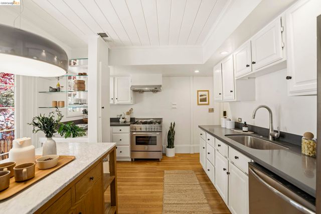 1655 E 38th Street, Oakland, CA 94602