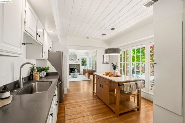 1655 E 38th Street, Oakland, CA 94602