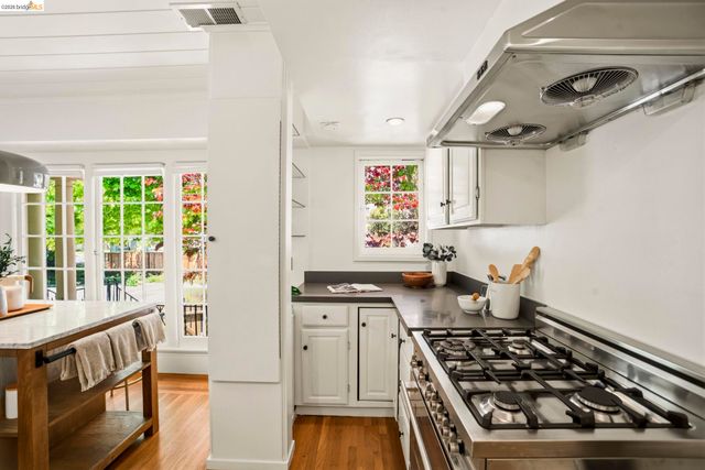 1655 E 38th Street, Oakland, CA 94602