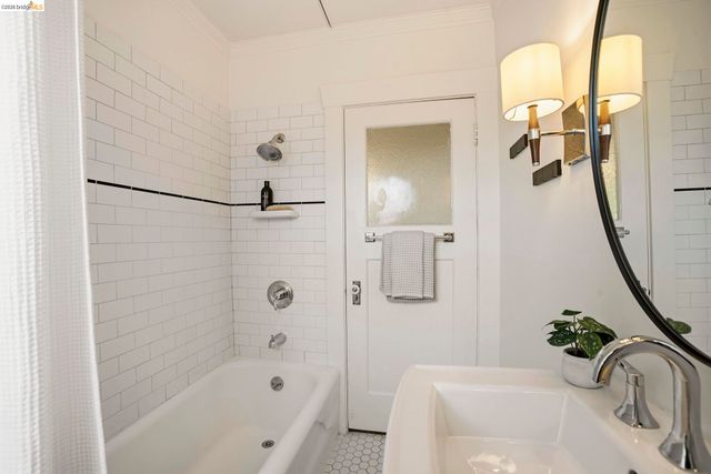 1655 E 38th Street, Oakland, CA 94602