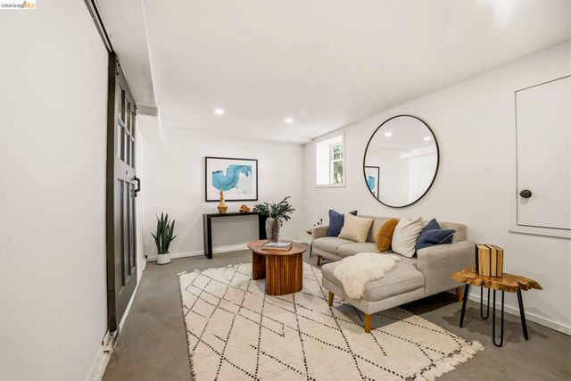 1655 E 38th Street, Oakland, CA 94602