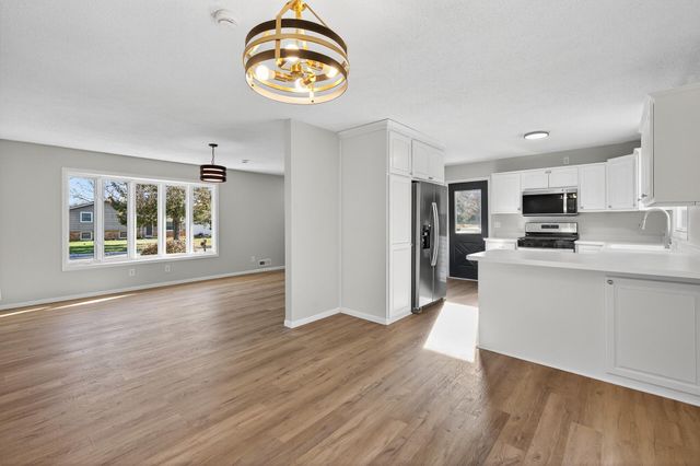 11201 Maryland Avenue N, Champlin, MN 55316