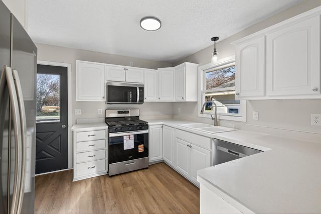 11201 Maryland Avenue N, Champlin, MN 55316