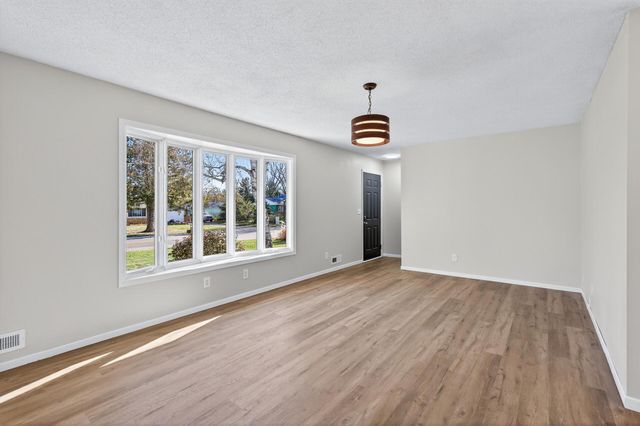 11201 Maryland Avenue N, Champlin, MN 55316