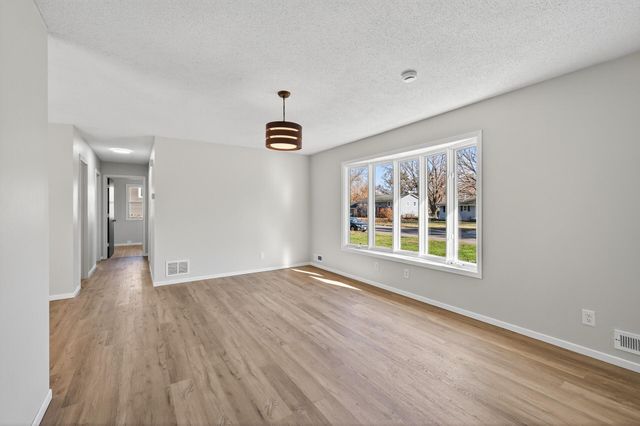 11201 Maryland Avenue N, Champlin, MN 55316