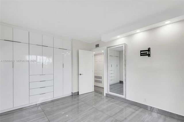 5260 NW 11th St 201, Plantation, FL 33313