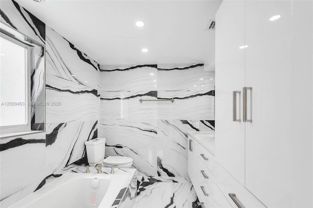 5260 NW 11th St 201, Plantation, FL 33313