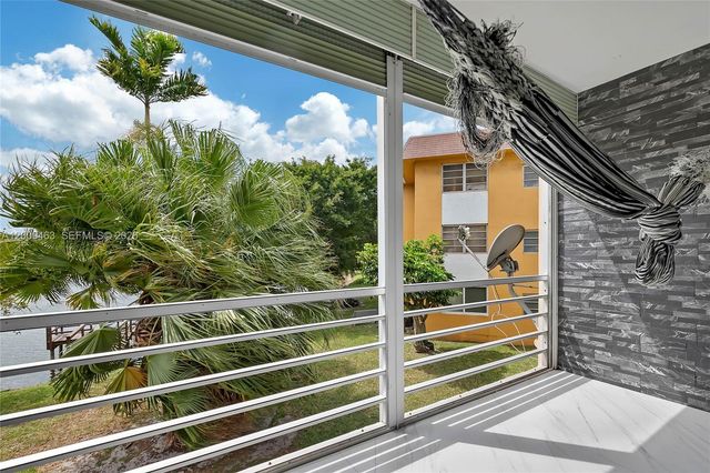 5260 NW 11th St 201, Plantation, FL 33313