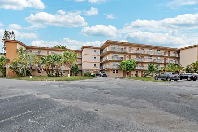 5260 NW 11th St 201, Plantation, FL 33313