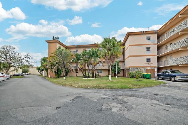 5260 NW 11th St 201, Plantation, FL 33313