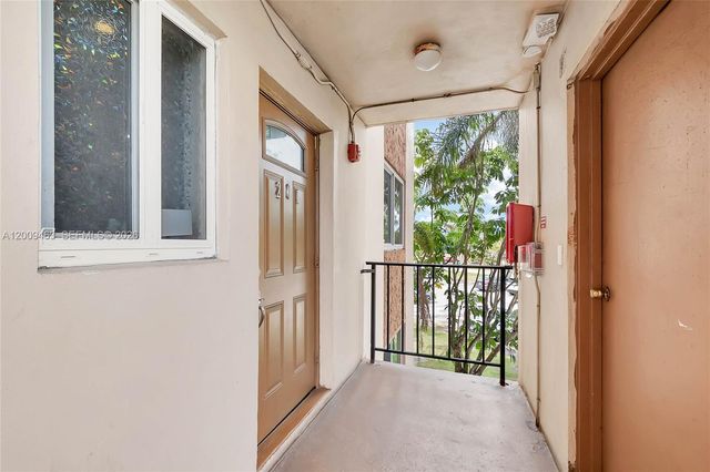 5260 NW 11th St 201, Plantation, FL 33313