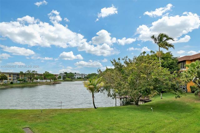 5260 NW 11th St 201, Plantation, FL 33313