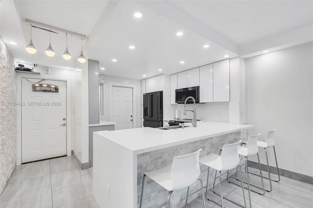 5260 NW 11th St 201, Plantation, FL 33313