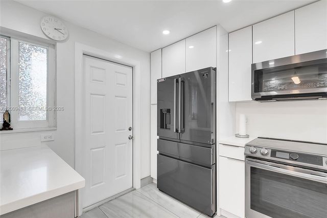 5260 NW 11th St 201, Plantation, FL 33313