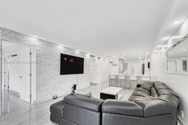 5260 NW 11th St 201, Plantation, FL 33313