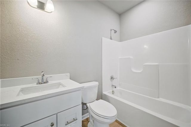 14160 Booker T DR, Carrollton, VA 23314