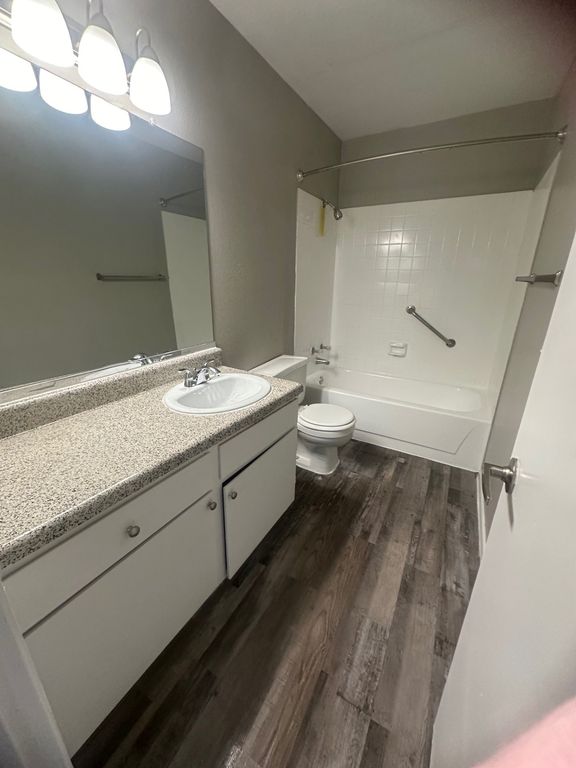 1122 Millview Drive 203, Arlington, TX 76012