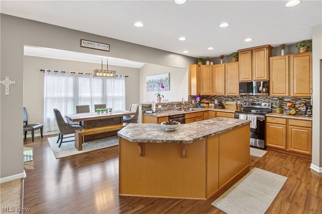 7326 Quails Nest Lane, North Ridgeville, OH 44039