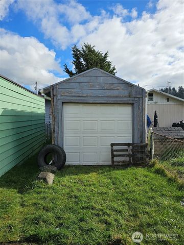 417 Monroe Street, Hoquiam, WA 98550