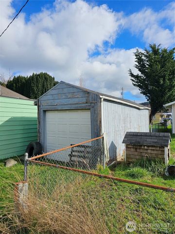 417 Monroe Street, Hoquiam, WA 98550