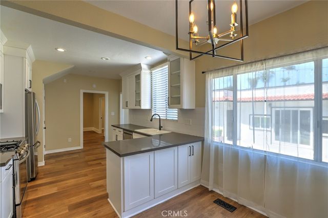 811 E Chapman, Orange, CA 92866