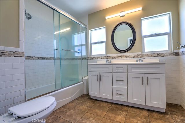 811 E Chapman, Orange, CA 92866