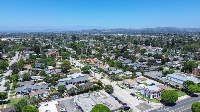 811 E Chapman, Orange, CA 92866