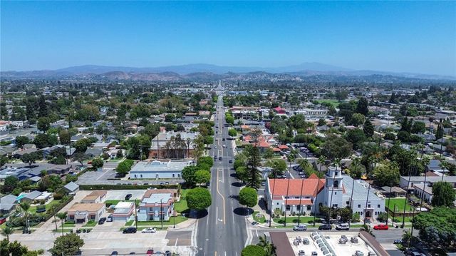 811 E Chapman, Orange, CA 92866