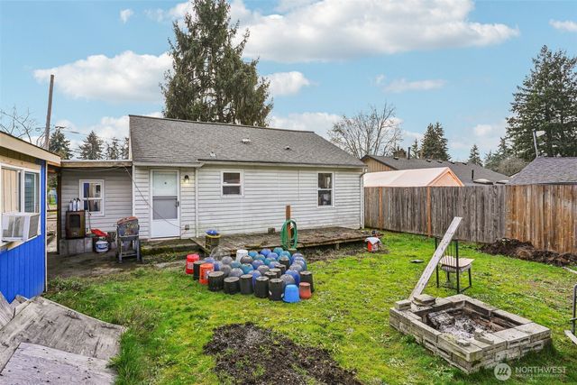 1215 117th Street S, Tacoma, WA 98444