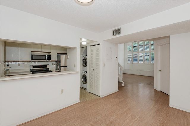 15525 N Miami Lakeway N 205-8, Miami Lakes, FL 33014